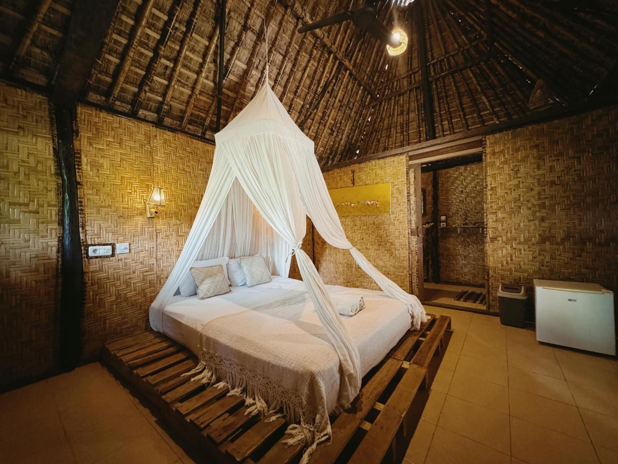 Отель Sasak Experience Kuta  Экстерьер фото