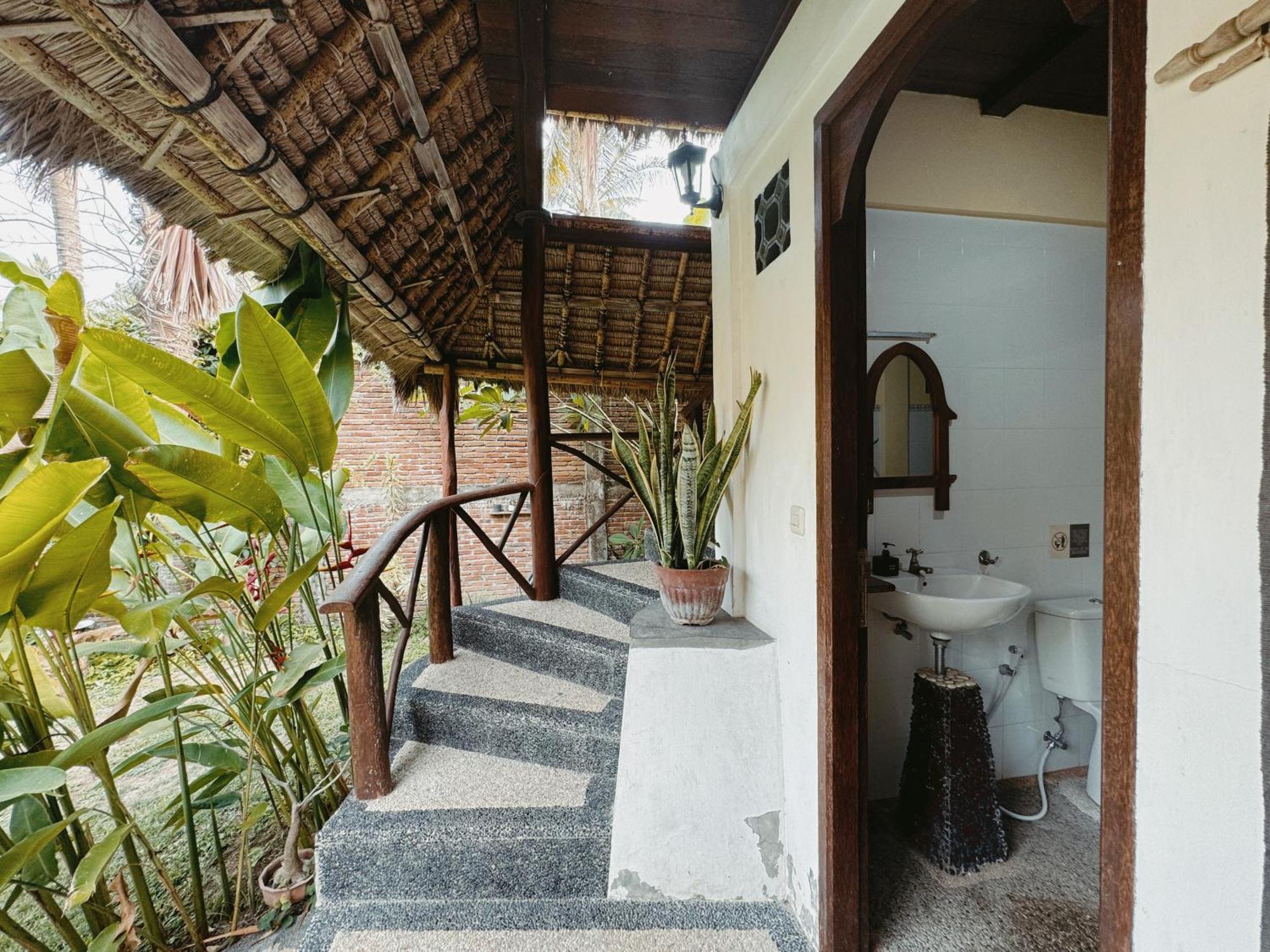 Отель Sasak Experience Kuta  Экстерьер фото