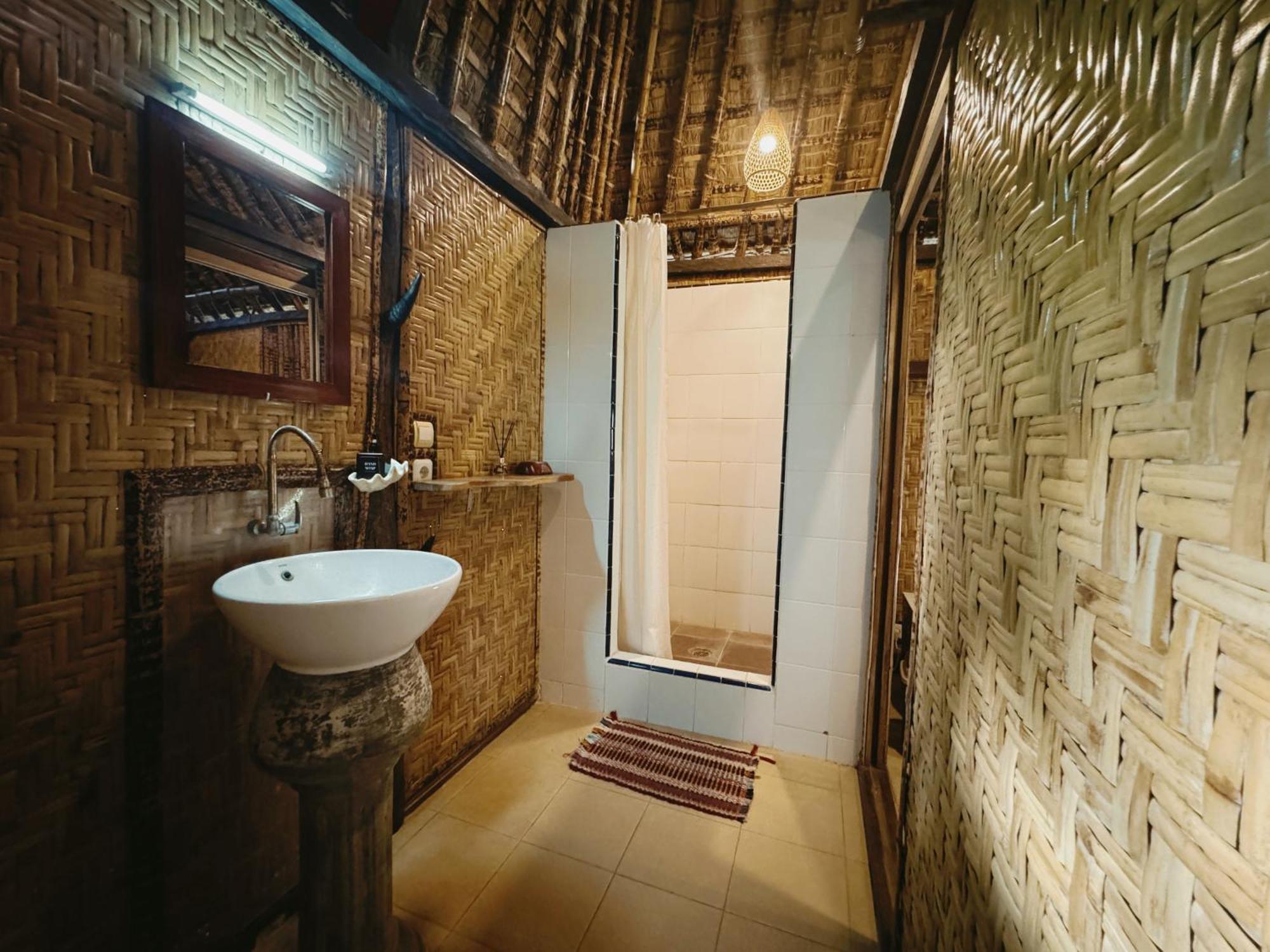 Отель Sasak Experience Kuta  Экстерьер фото